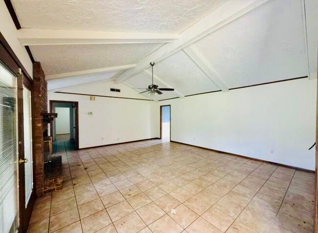 1235 Elaine Dr in Beaumont, TX - Building Photo - Building Photo