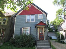 1129 Williamson St in Madison, WI - Building Photo