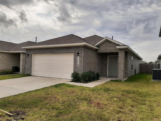 25584 Northpark Palm Dr in Porter, TX - Building Photo - Building Photo