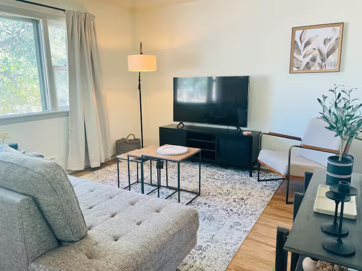 2429 W Saint Vrain St, Unit Duplex Main Upper Floor in Colorado Springs, CO - Foto de edificio