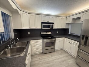 9470 Live Oak Pl in Davie, FL - Building Photo - Building Photo