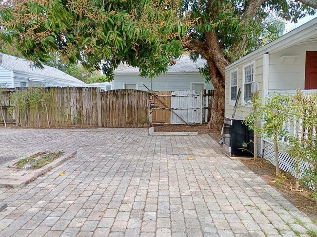 205 S Federal Hwy in Lake Worth Beach, FL - Building Photo - Building Photo