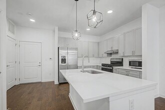 1677 54th Ave N in Nashville, TN - Foto de edificio - Building Photo