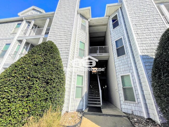 2304 Beach Haven Dr, Unit 301 in Virginia Beach, VA - Foto de edificio - Building Photo