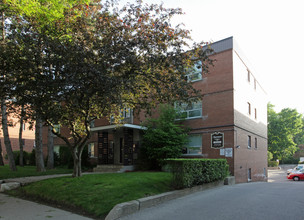 309 The Kingsway in Toronto, ON - Building Photo - Primary Photo