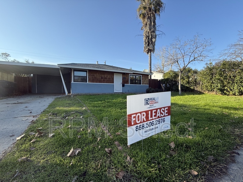 917 Amberwood Rd in Sacramento, CA - Building Photo