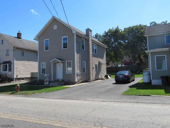 297 Center St in Roxbury Township, NJ - Building Photo - Building Photo