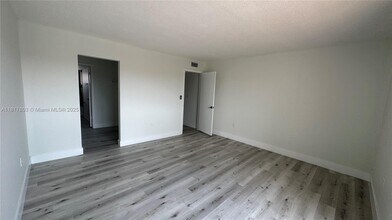 9359 Fontainebleau Blvd in Miami, FL - Building Photo - Building Photo