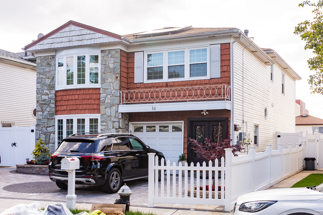 19 Gadsen Pl in Staten Island, NY - Foto de edificio