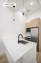 403 Linden St in Brooklyn, NY - Foto de edificio - Building Photo