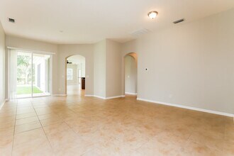 8229 Santa Rosa Ct in Sarasota, FL - Building Photo - Building Photo