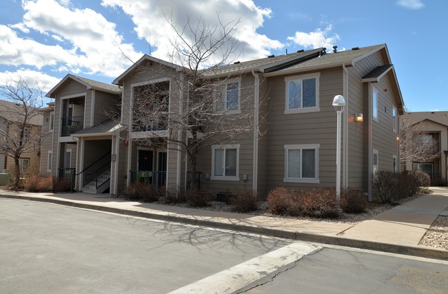 Reflections Senior Apartments in Fort Collins, CO - Foto de edificio - Building Photo