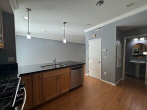 144 City Limits Cir, Unit 144 in Oakland, CA - Foto de edificio - Building Photo