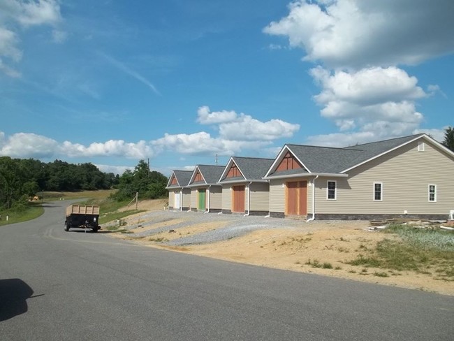 Fairfield Drive & Insterstate 81 in Wytheville, VA - Building Photo - Building Photo