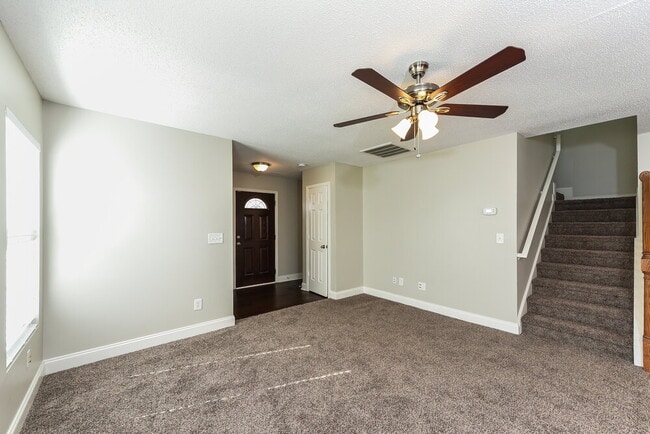 6542 Guard Hill Dr in Raleigh, NC - Foto de edificio - Building Photo