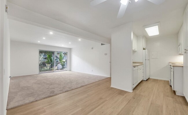 5460 White Oak Ave, Unit C216 in Encino, CA - Building Photo - Building Photo