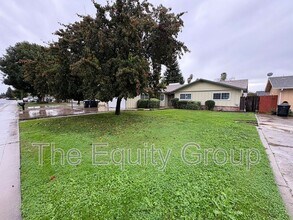 1439 W Evans Ave in Visalia, CA - Building Photo - Building Photo