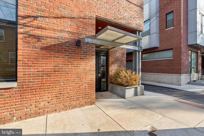 property at 824 E Thompson St