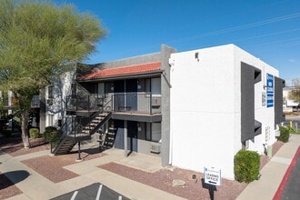 Vista Montana Apartments in Tucson, AZ - Foto de edificio - Building Photo