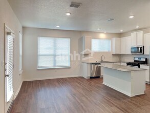 332 Aspen Waters in New Braunfels, TX - Foto de edificio - Building Photo