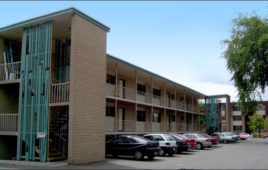 Crown Apartments in Provo, UT - Building Photo