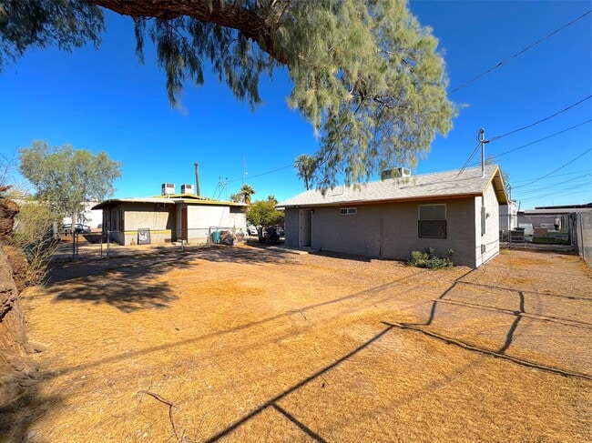 425 N 18th Dr, Unit 3 in Phoenix, AZ - Building Photo - Building Photo