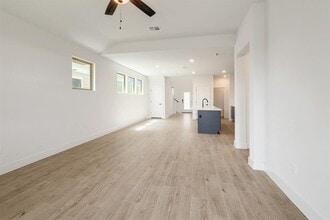 6111 Dumfries Ln in Austin, TX - Building Photo - Building Photo