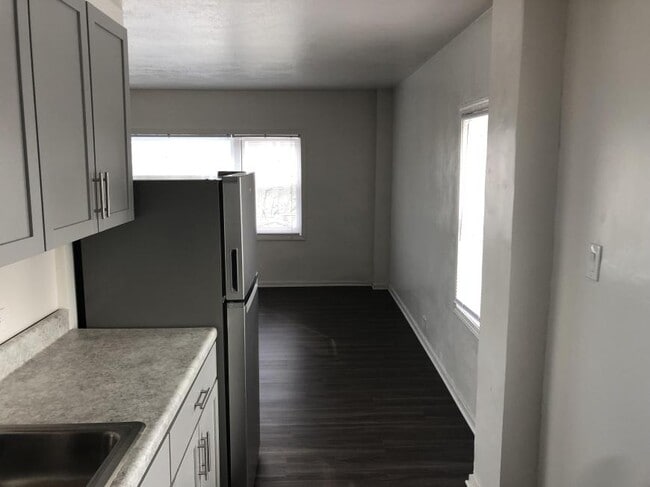 7327 N Rogers Ave in Chicago, IL - Building Photo - Building Photo