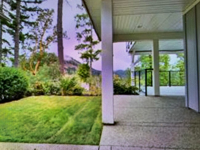 1208 Muirfield Pl in Victoria, BC - Building Photo - Building Photo