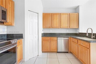 11552 NW 69th Terrace in Doral, FL - Building Photo - Building Photo