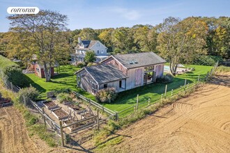 1050 Head of Pond Rd in Water Mill, NY - Building Photo - Building Photo