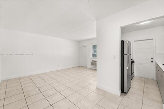 6921 Rue Vendome in Miami Beach, FL - Building Photo - Building Photo