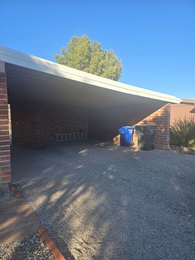 9063 E Bellevue St in Tucson, AZ - Building Photo - Building Photo