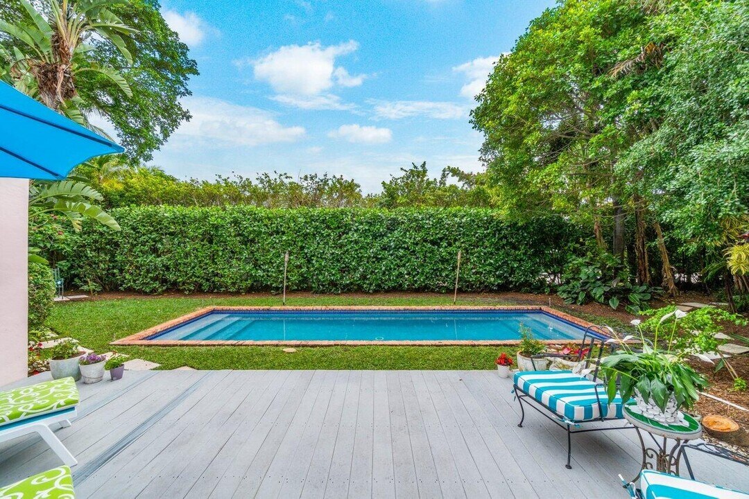 210 Debra Ln in Palm Beach, FL - Building Photo
