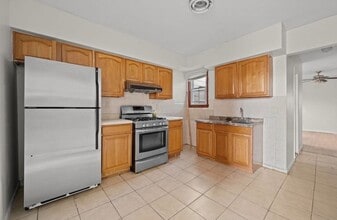 365 Broadway, Unit 4 in Bayonne, NJ - Building Photo - Building Photo