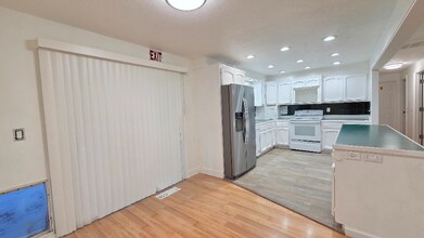 2307 Tulane St in West Linn, OR - Foto de edificio - Building Photo