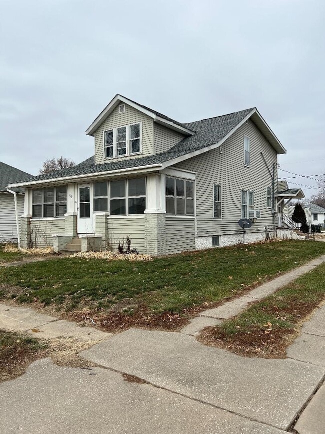 2921 Avenue L, Unit Lower in Fort Madison, IA - Foto de edificio - Building Photo