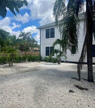 842 Himmarshee St in Fort Lauderdale, FL - Building Photo - Building Photo