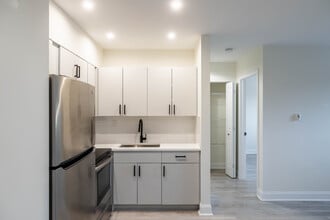 The Solaire at Las Palmas Village 55+ in Hialeah, FL - Foto de edificio - Interior Photo