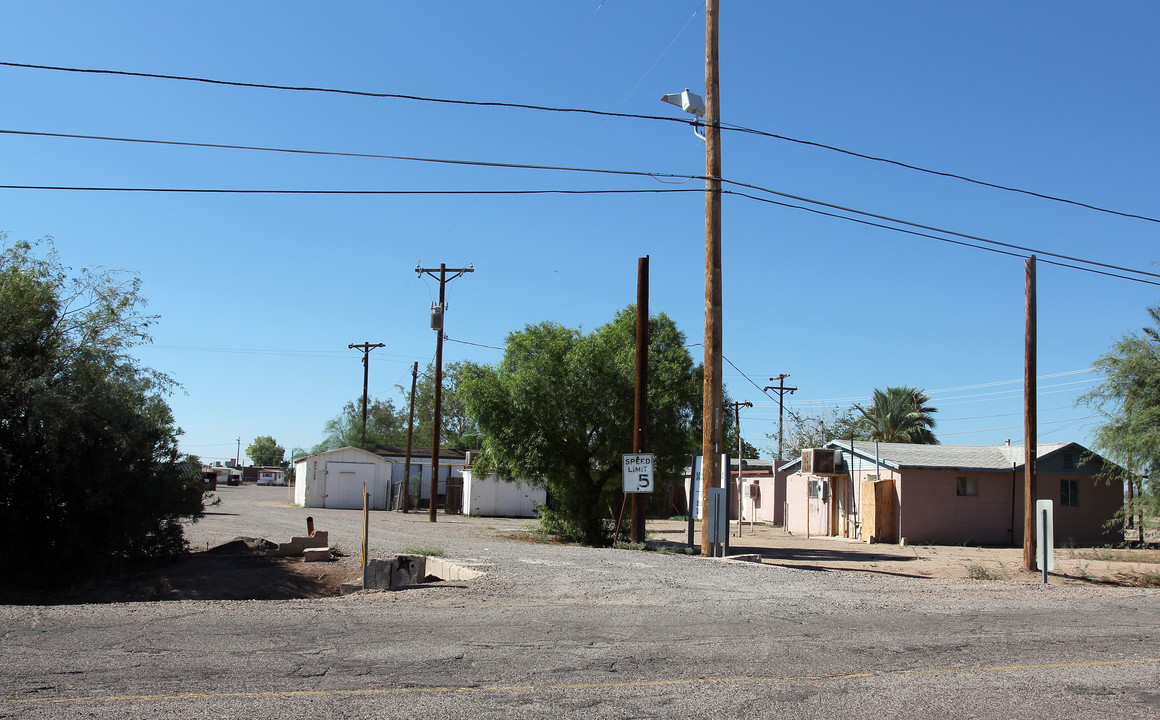 799 W Battaglia Rd in Eloy, AZ - Building Photo