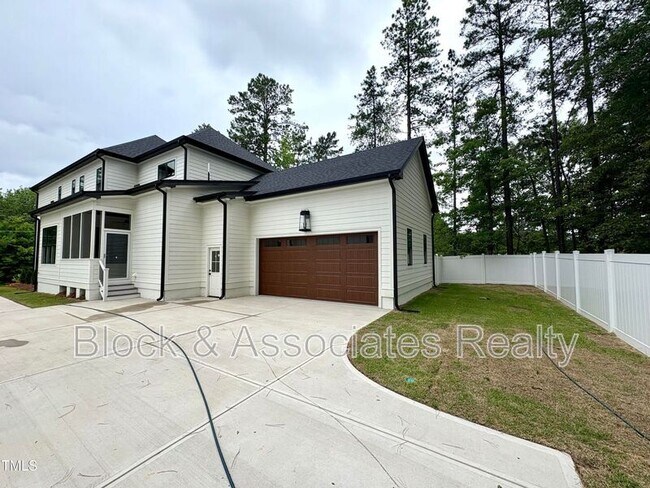 318 Hinton St in Apex, NC - Building Photo - Building Photo