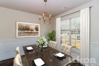 124 Halesworth Rd in Mooresville, NC - Foto de edificio - Building Photo