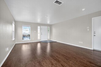 7542 Omega Vale in San Antonio, TX - Building Photo - Building Photo