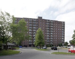 6720 Glen Erin Dr in Mississauga, ON - Building Photo