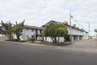 Fairway Apartments in Exeter, CA - Building Photo - Building Photo