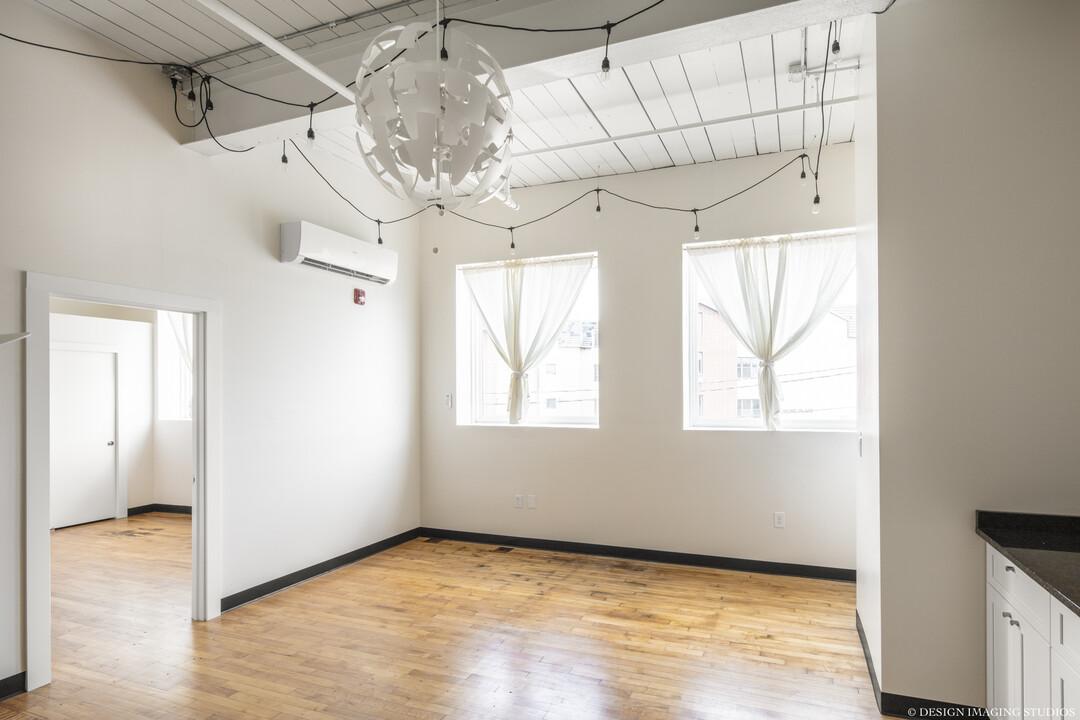 345 Taunton Ave in East Providence, RI - Building Photo