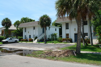 320 Canal Rd in Sarasota, FL - Building Photo - Building Photo