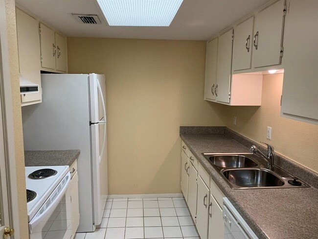 2230 S Piney Point Rd in Houston, TX - Building Photo - Building Photo