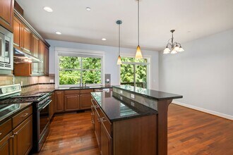 2016 NW Talus Dr in Issaquah, WA - Building Photo - Building Photo