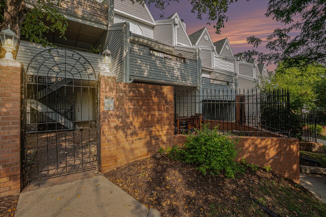 112 S 37th St, Unit Ste 1122 Apt 2 in Omaha, NE - Foto de edificio - Building Photo